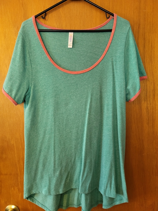 LuLaRoe Tops - LuLaRoe Green Short Sleeve Scoop Neck Top with Pink Trim